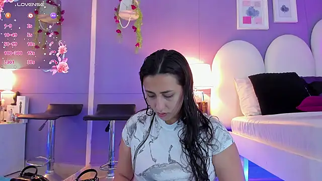 my aleja  online show from October 13, 1:25 pm