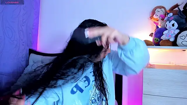 my aleja  online show from April 6, 10:38 am