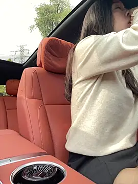 Snapshot of xinmeng-000 chatting on October 18, 4:48 am xinmeng-000 online show from October 18, 4:48 am