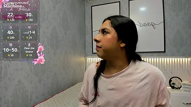 Snapshot of Ximenahott_ chatting on October 4, 9:59 am Ximenahott online show from October 4, 9:59 am