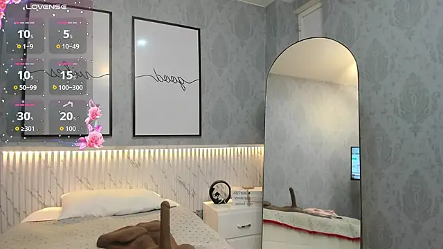 Snapshot of Ximenahott_ chatting on October 5, 10:09 am Ximenahott online show from October 5, 10:09 am