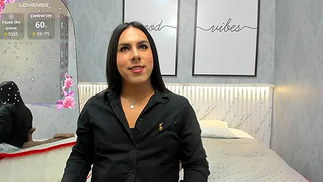 Snapshot of Ximenahott_ chatting on October 10, 10:09 am Ximenahott online show from October 10, 10:09 am