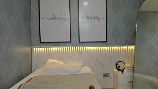 Snapshot of Ximenahott_ chatting on October 7, 6:12 pm Ximenahott online show from October 7, 6:12 pm