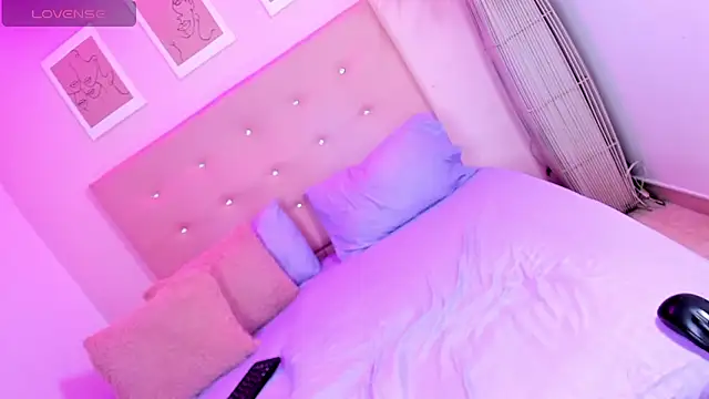 ANNIE DOLCE  online show from September 18, 9:35 pm