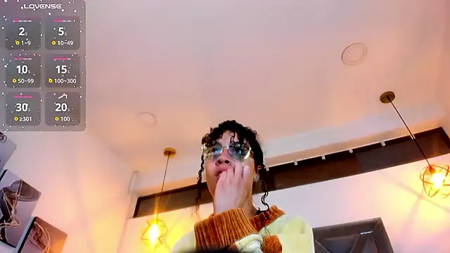 Hanna Cornee  online show from February 25, 1:42 pm