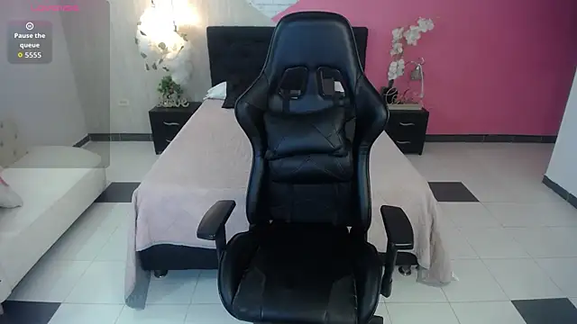 Snapshot of sophia_brunette_ chatting on October 13, 11:35 am sophia brunette online show from October 13, 11:35 am