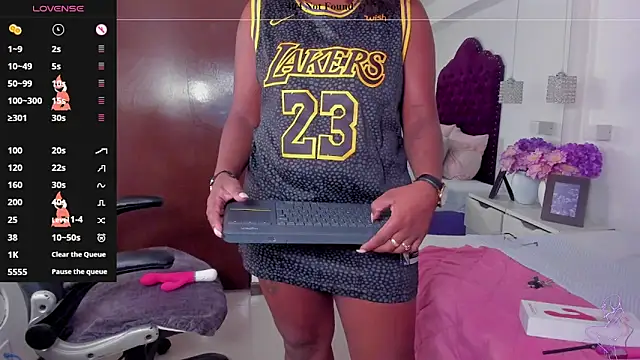 Snapshot of darle_volant chatting on October 13, 8:33 pm darle volant online show from October 13, 8:33 pm