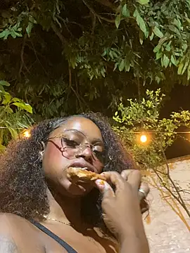 Snapshot of darle_volant chatting on October 3, 1:54 am darle volant online show from October 3, 1:54 am