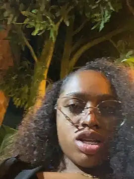 Snapshot of darle_volant chatting on October 4, 2:28 am darle volant online show from October 4, 2:28 am