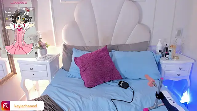 Kaylachannell online show from February 12, 4:14 am