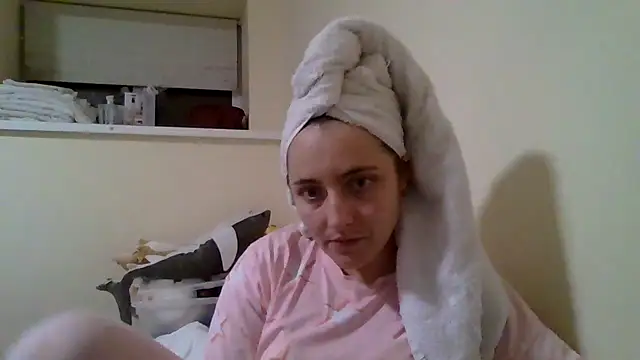 DInaraXRose online show from October 3, 10:15 pm