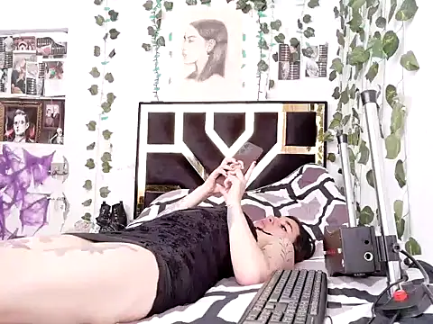 lucywhite13 online show from November 14, 3:45 pm