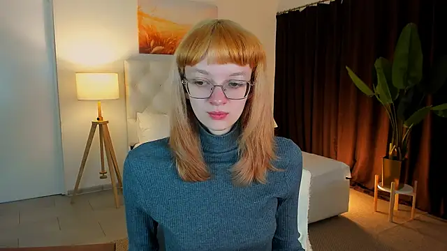 MollyJiggles online show from October 4, 12:33 pm