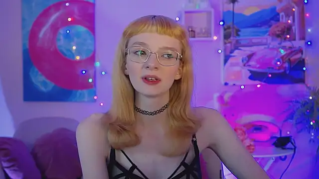 MollyJiggles online show from October 31, 1:26 pm