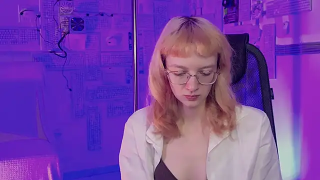 MollyJiggles online show from November 4, 12:10 pm