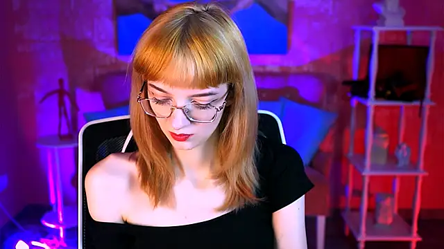 MollyJiggles online show from October 8, 1:15 pm