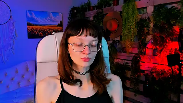 MollyJiggles online show from September 19, 12:15 pm