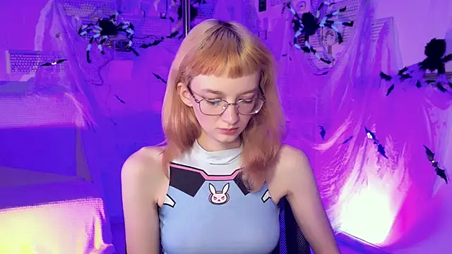 MollyJiggles online show from October 24, 6:04 pm