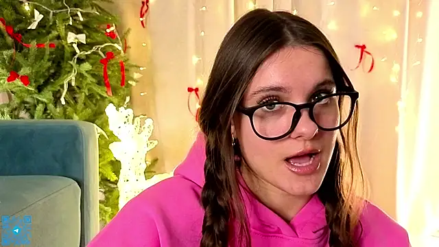 chloemilka online show from December 18, 6:12 pm