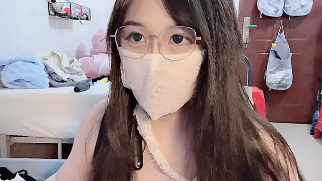 Snapshot of aimi-bb chatting on October 11, 1:25 pm aimi-bb online show from October 11, 1:25 pm