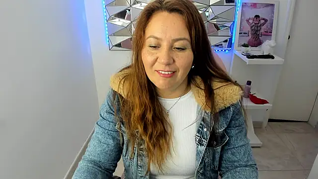 camixxx m online show from November 18, 1:01 pm