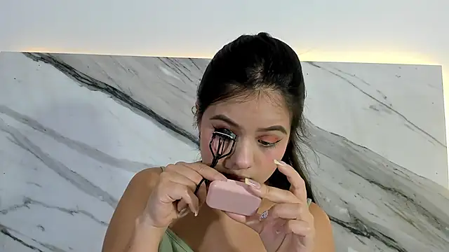 Snapshot of thamiina_ chatting on October 1, 7:08 pm thamiina online show from October 1, 7:08 pm