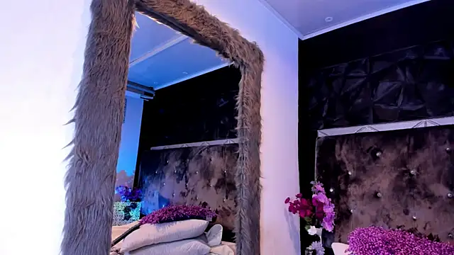 Snapshot of NicolleMonroe_ chatting on September 18, 2:04 pm NicolleMonroe online show from September 18, 2:04 pm