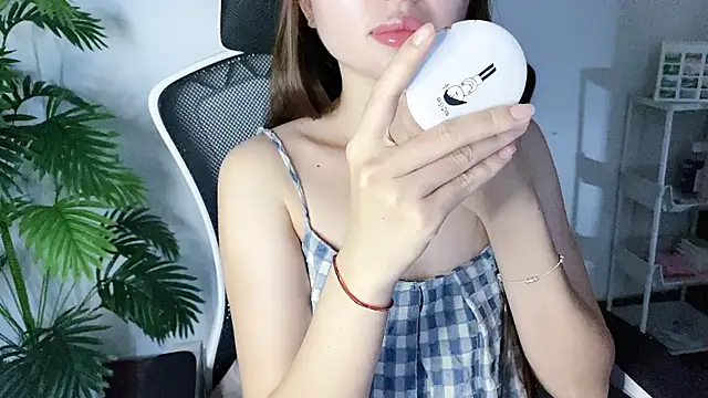 Snapshot of LiLi_Sweetie chatting on September 15, 4:10 am LiLi Sweetie online show from September 15, 4:10 am