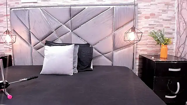 MELODY FIRE  online show from October 30, 1:34 pm