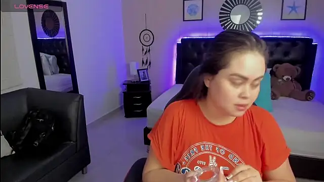 Snapshot of LolaVillalobos chatting on October 8, 2:32 pm LolaVillalobos online show from October 8, 2:32 pm