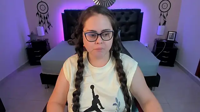 LolaVillalobos online show from March 10, 12:20 pm