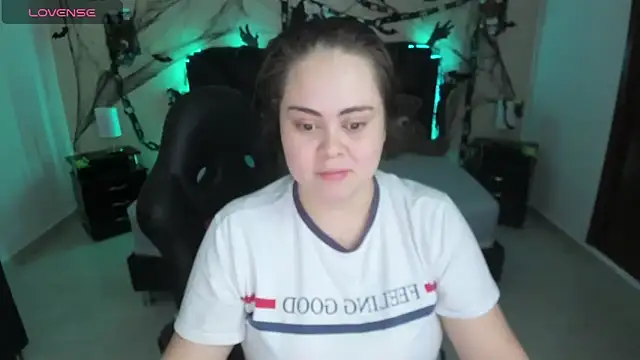 Snapshot of LolaVillalobos chatting on October 29, 11:25 am LolaVillalobos online show from October 29, 11:25 am