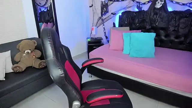 Snapshot of LolaVillalobos chatting on October 25, 7:21 pm LolaVillalobos online show from October 25, 7:21 pm