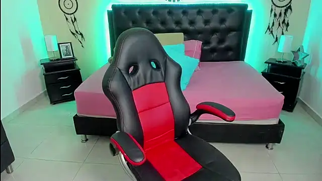 Snapshot of LolaVillalobos chatting on October 12, 1:35 pm LolaVillalobos online show from October 12, 1:35 pm