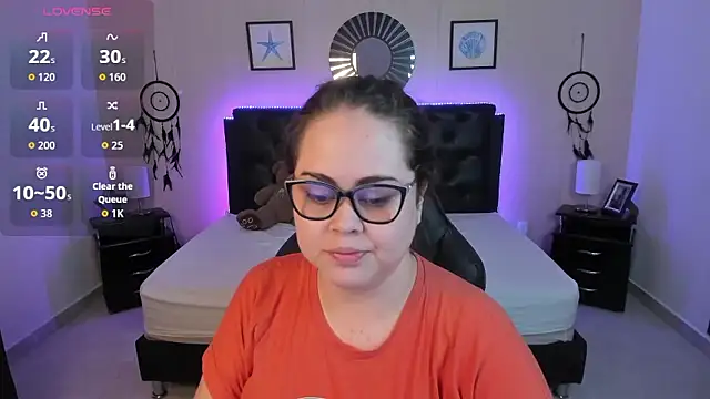 LolaVillalobos online show from January 19, 11:50 am