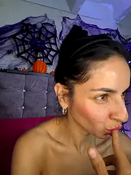 Snapshot of karol_rose chatting on October 19, 1:07 am karol rose online show from October 19, 1:07 am