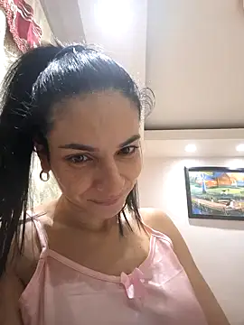 Snapshot of karol_rose chatting on October 8, 5:45 am karol rose online show from October 8, 5:45 am