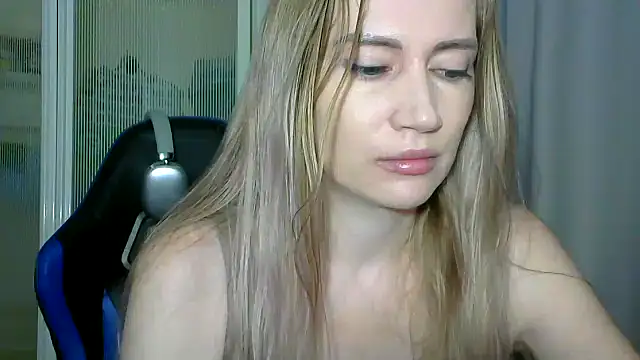 Snapshot of JessFoxxx chatting on November 2, 2:59 am JessFoxxx online show from November 2, 2:59 am