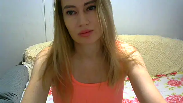 Snapshot of JessFoxxx chatting on October 15, 4:04 am JessFoxxx online show from October 15, 4:04 am