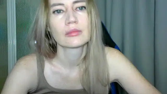 Snapshot of JessFoxxx chatting on November 1, 2:59 am JessFoxxx online show from November 1, 2:59 am