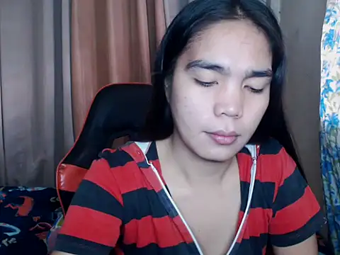 Snapshot of Simple_Martina chatting on October 6, 1:11 am Simple Martina online show from October 6, 1:11 am