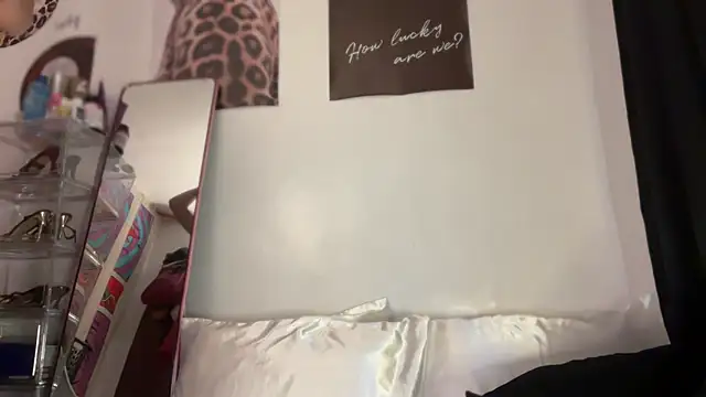 HoleeLaura online show from November 2, 1:47 pm