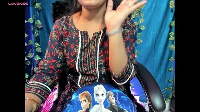 Snapshot of Forever_Love2025 chatting on October 30, 8:27 am Forever Love2025 online show from October 30, 8:27 am