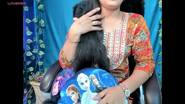 Snapshot of Forever_Love2025 chatting on November 1, 8:40 am Forever Love2025 online show from November 1, 8:40 am