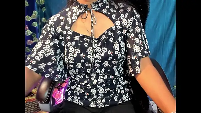 Snapshot of Forever_Love2025 chatting on October 24, 7:15 am Forever Love2025 online show from October 24, 7:15 am