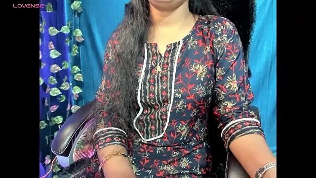 Snapshot of Forever_Love2025 chatting on October 28, 8:09 am Forever Love2025 online show from October 28, 8:09 am