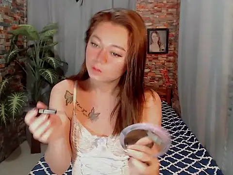 Snapshot of cutemac69 chatting on October 18, 10:11 pm cutemac69 online show from October 18, 10:11 pm