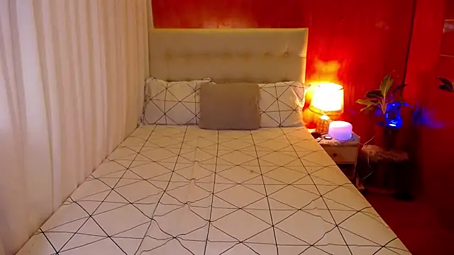 urmidnightcravingsxx online show from November 2, 7:17 pm