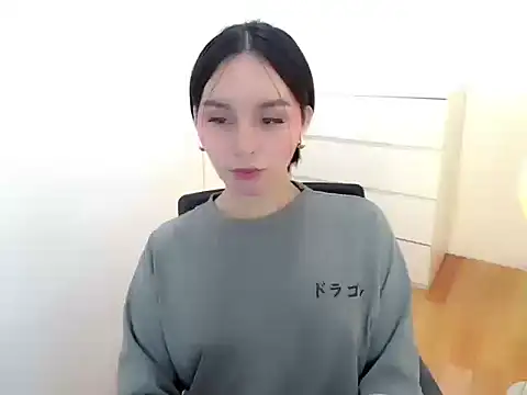 holly tabby online show from September 8, 8:08 pm