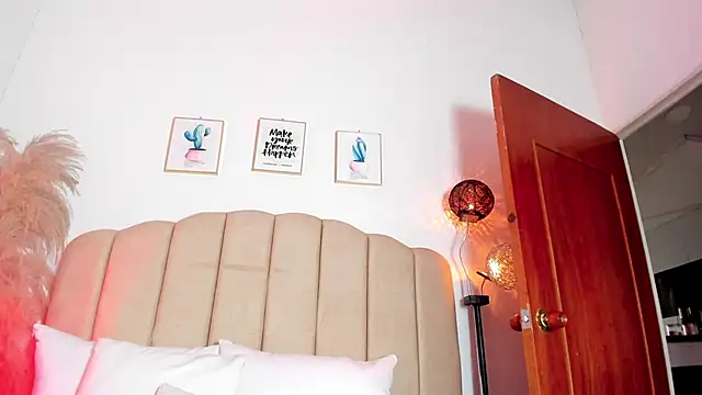 Snapshot of _aithanaa_ chatting on October 4, 8:13 pm  aithanaa  online show from October 4, 8:13 pm